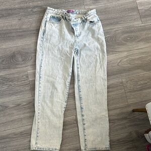 Edikted Light Wash Straight Leg Jeans